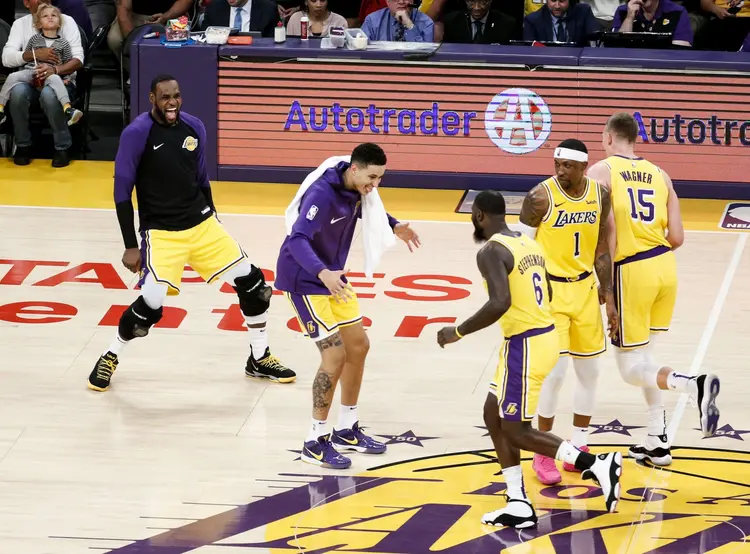 包含深圳男篮冲刺阶段刷新队史纪录，志在NBA季后赛名次提升，引发热议，纪律约束更严格的词条