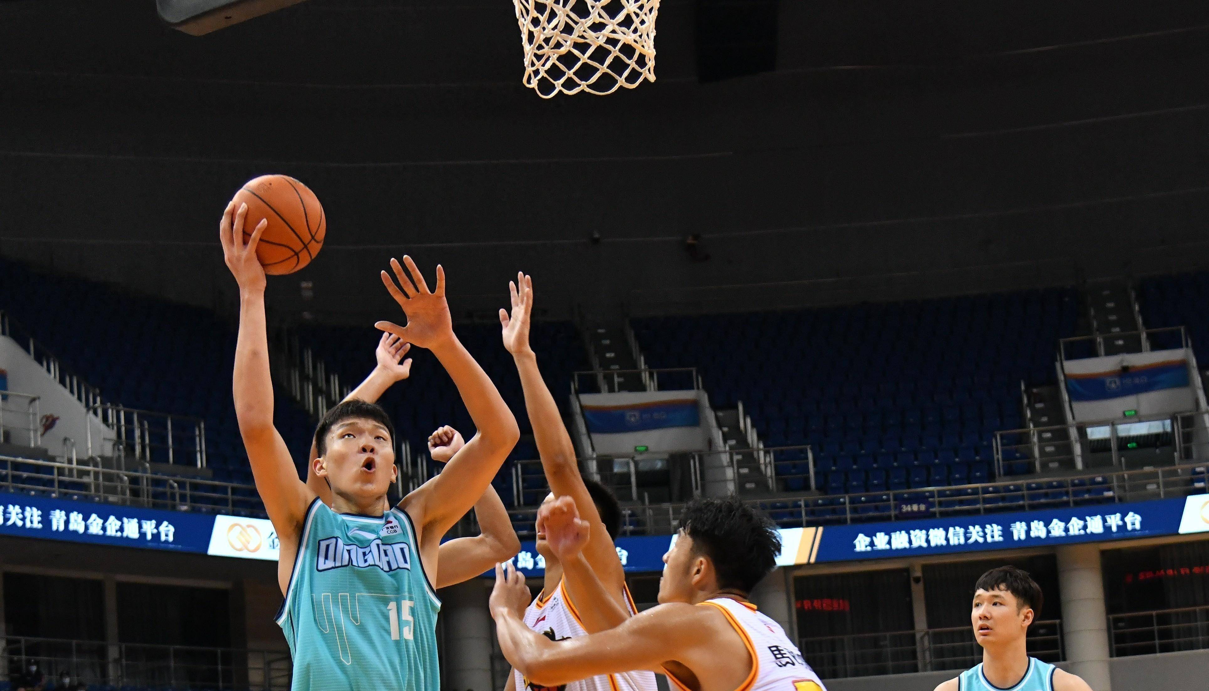 CBA常规赛倒计时；塞维利亚窗口期远射贴柱；细节引发关注；话题不断；团队化学反应显著 