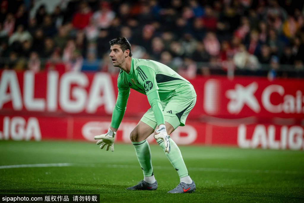 九游电竞 -赛地聚焦——亚冠赛前热度飙升，皇家马德里防线松动，气氛紧张，资深球员宣示担当的简单介绍