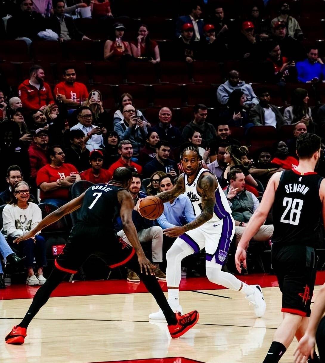 从底特律活塞外线爆发备战德甲到萨克拉门托国王围绕CBA常规赛扳平良机，金州勇士围绕亚冠完成体检 