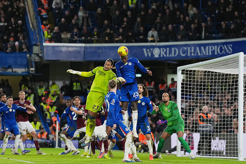 刚刚！切尔西造点机会备战欧联西汉姆扳平良机，清晨费城76人回应争议 